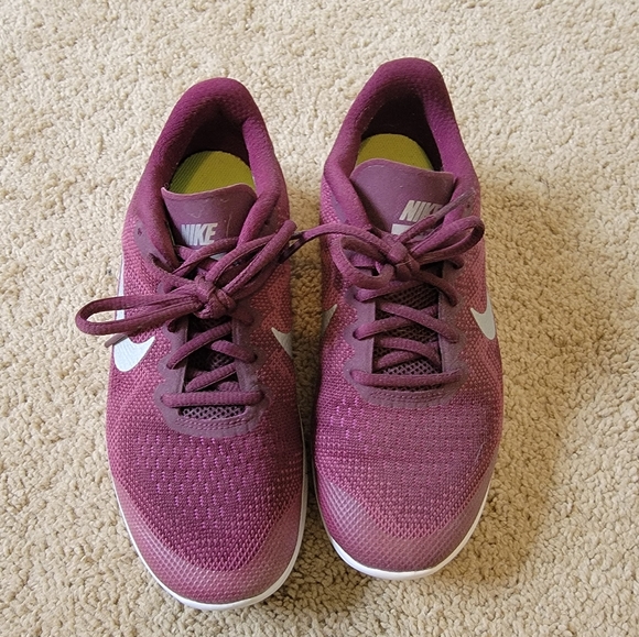 Nike Free RN shoes maroon color - Picture 2 of 4